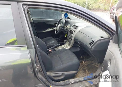 2011 Toyota Corolla S z USA, uszkodzony, nr VIN 2T1BU4EE1BC679049